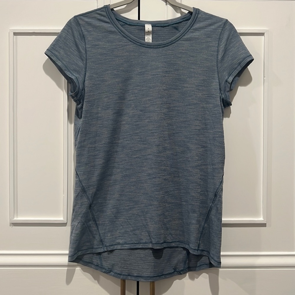 Lululemon cap sleeve top. Size 6